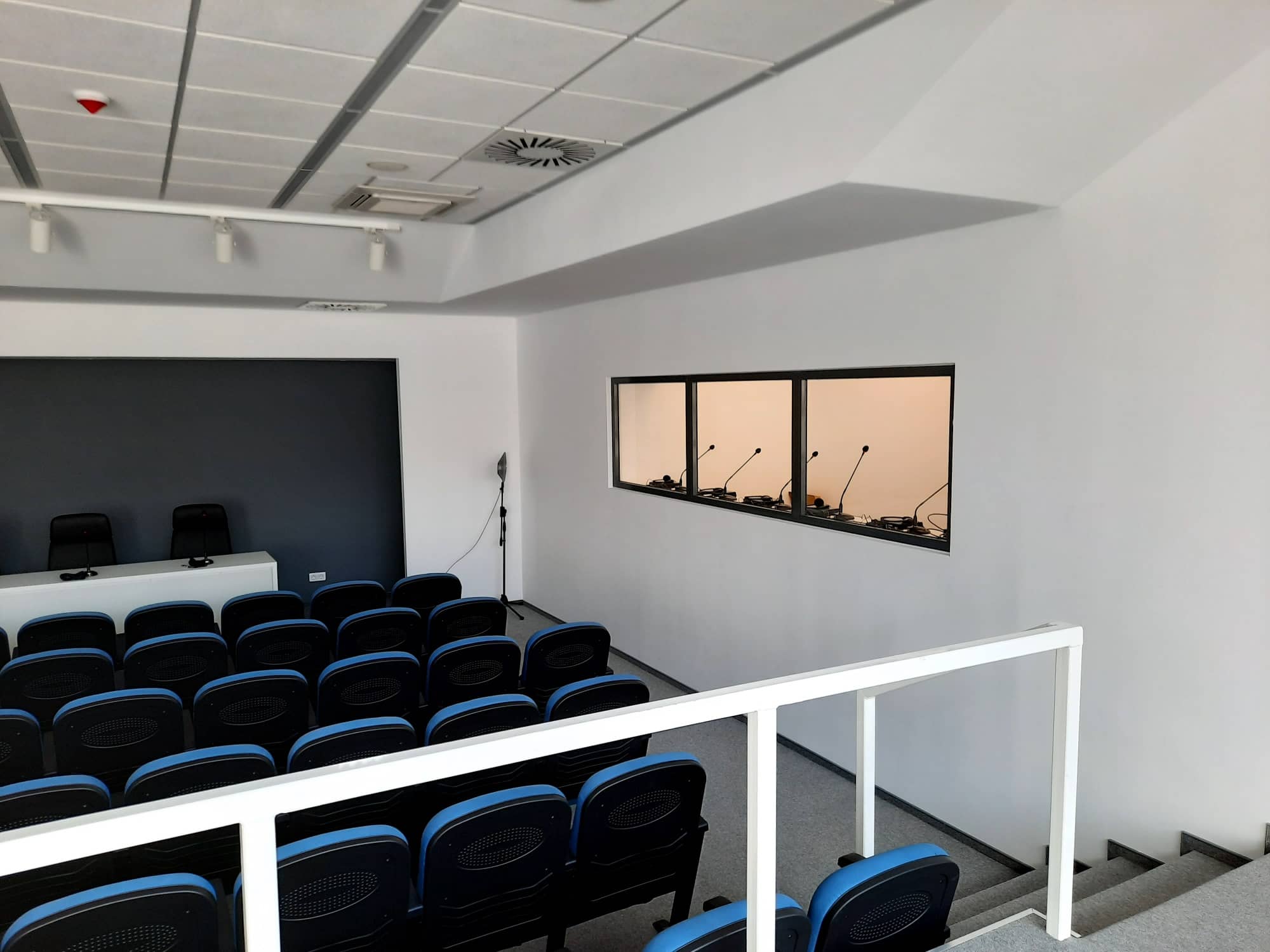 sistem-conferinta-traducere-simultana-sala-conferinte-arcul-de-trumf-stadion-1