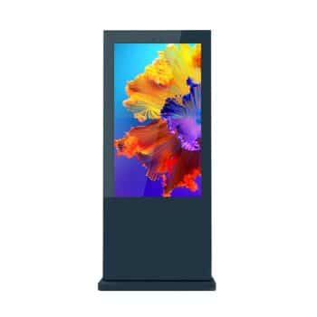 Totem digital outdoor dublu-față 55" pentru informare turistică și comercială